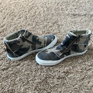 Camo zip-up sneakers